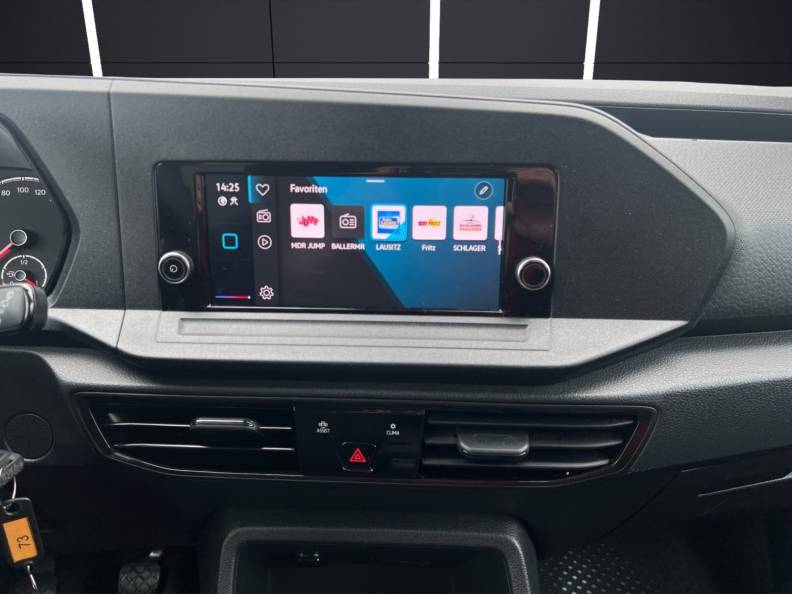 Fahrzeugabbildung Volkswagen Caddy Kombi TDI Maxi Basis 7-Si AHK GRA PDC