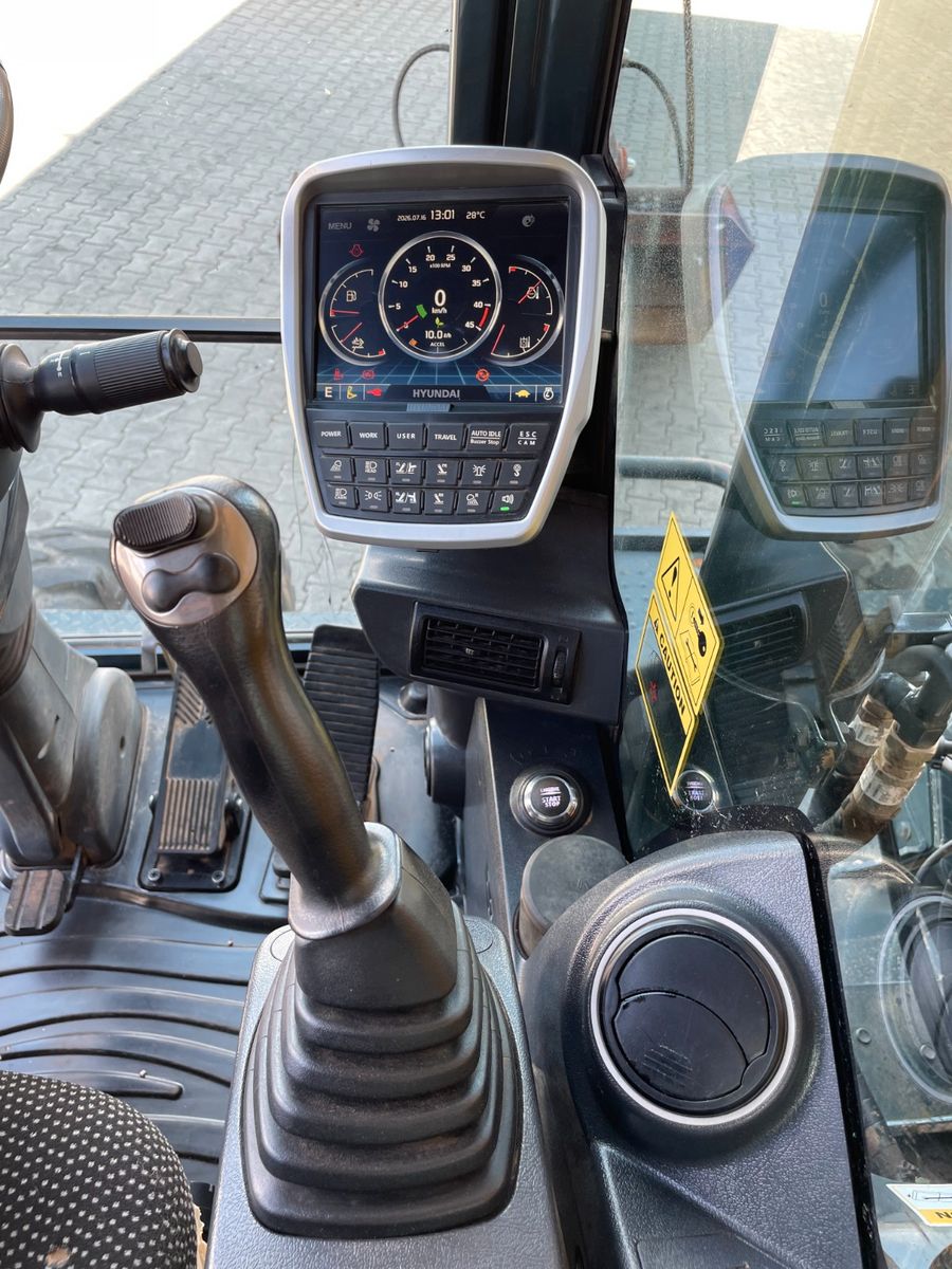 Fahrzeugabbildung Hyundai HW 180 / 3.054h / hydr. Grabenräumer / Klima
