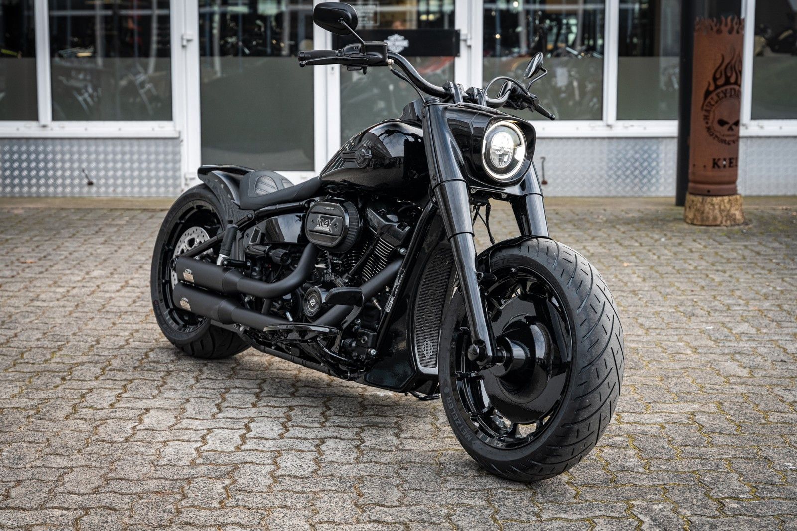 Fahrzeugabbildung Harley-Davidson ALL DARK FAT BOY FLFBS 114 MY24 -JEKILL&HYDE-