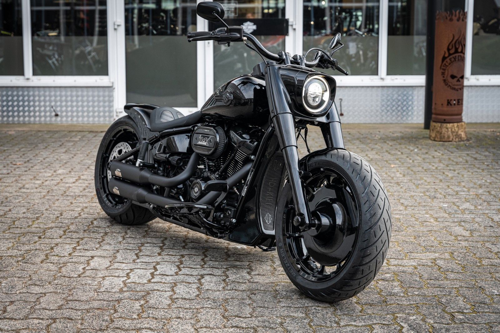 Fahrzeugabbildung Harley-Davidson ALL DARK FAT BOY FLFBS 114 ci - JEKILL&HYDE