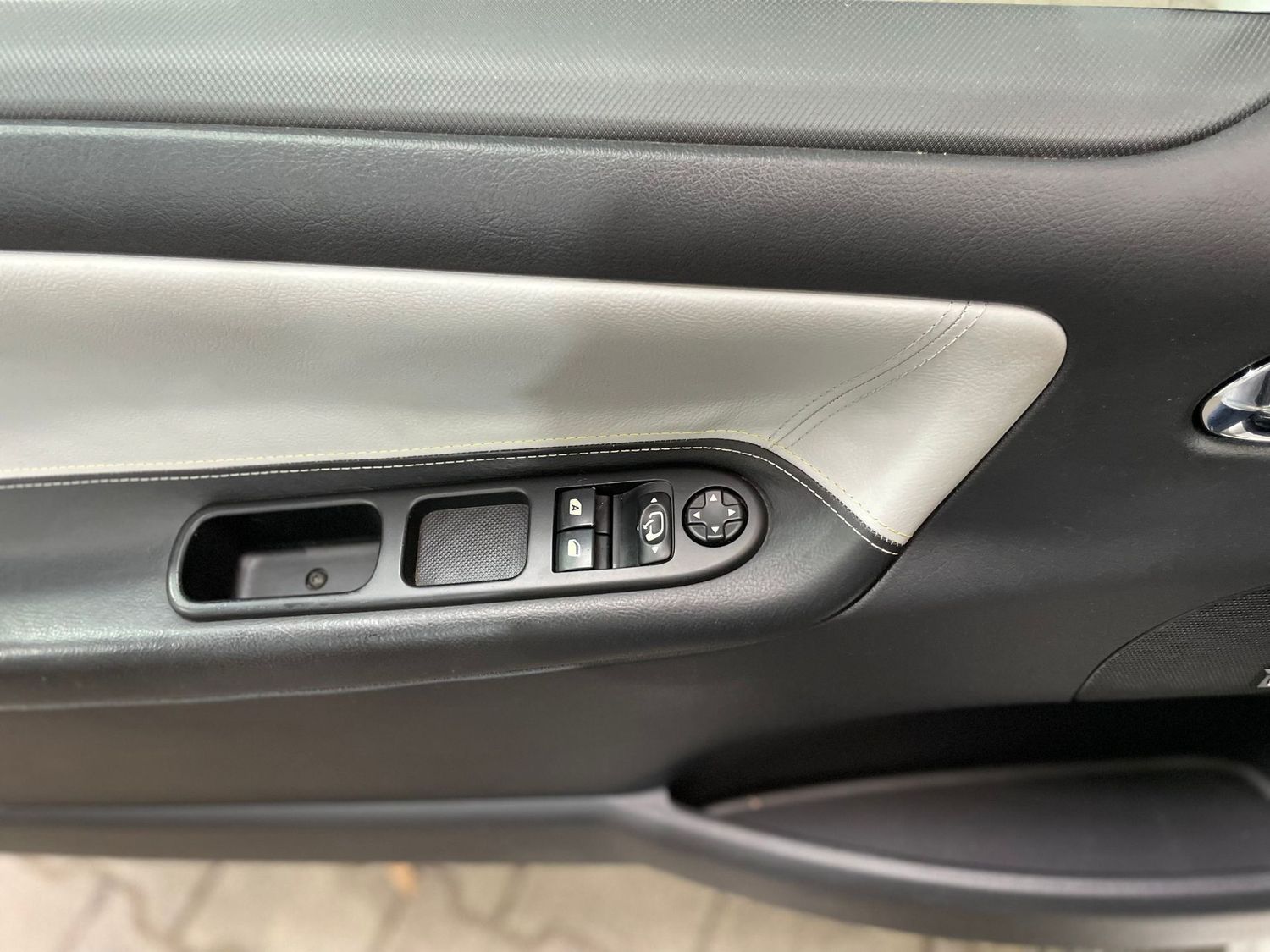 Fahrzeugabbildung Peugeot 207 CC Roland Garros #Tempomat#JBL#Shz