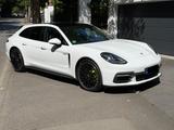 Porsche Panamera 4 E-Hybrid Sport Turismo - Pano/HUD - Porsche Panamera 4s mit Hybrid-Antrieb (Benzin/Elektro)