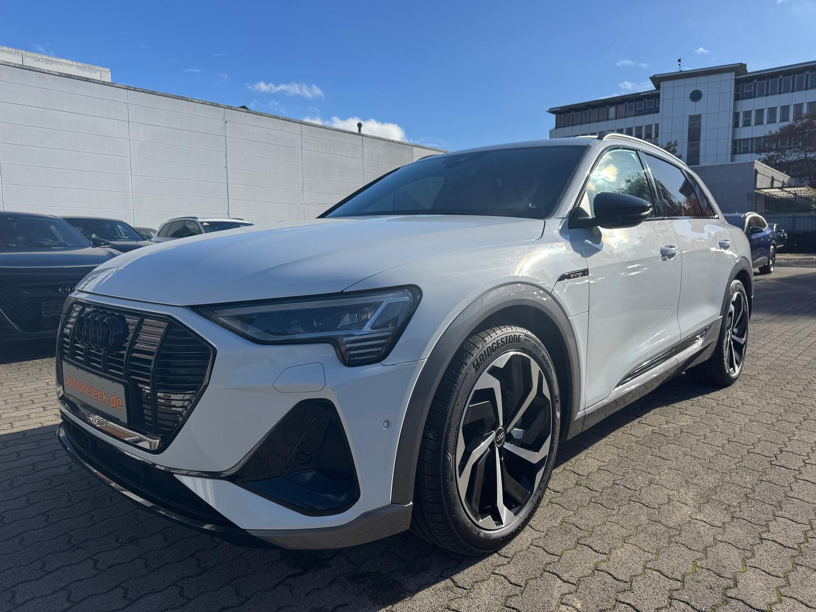 Audi e-tron 55 2x S line ACC HuD PANO S-SITZE NIGHT