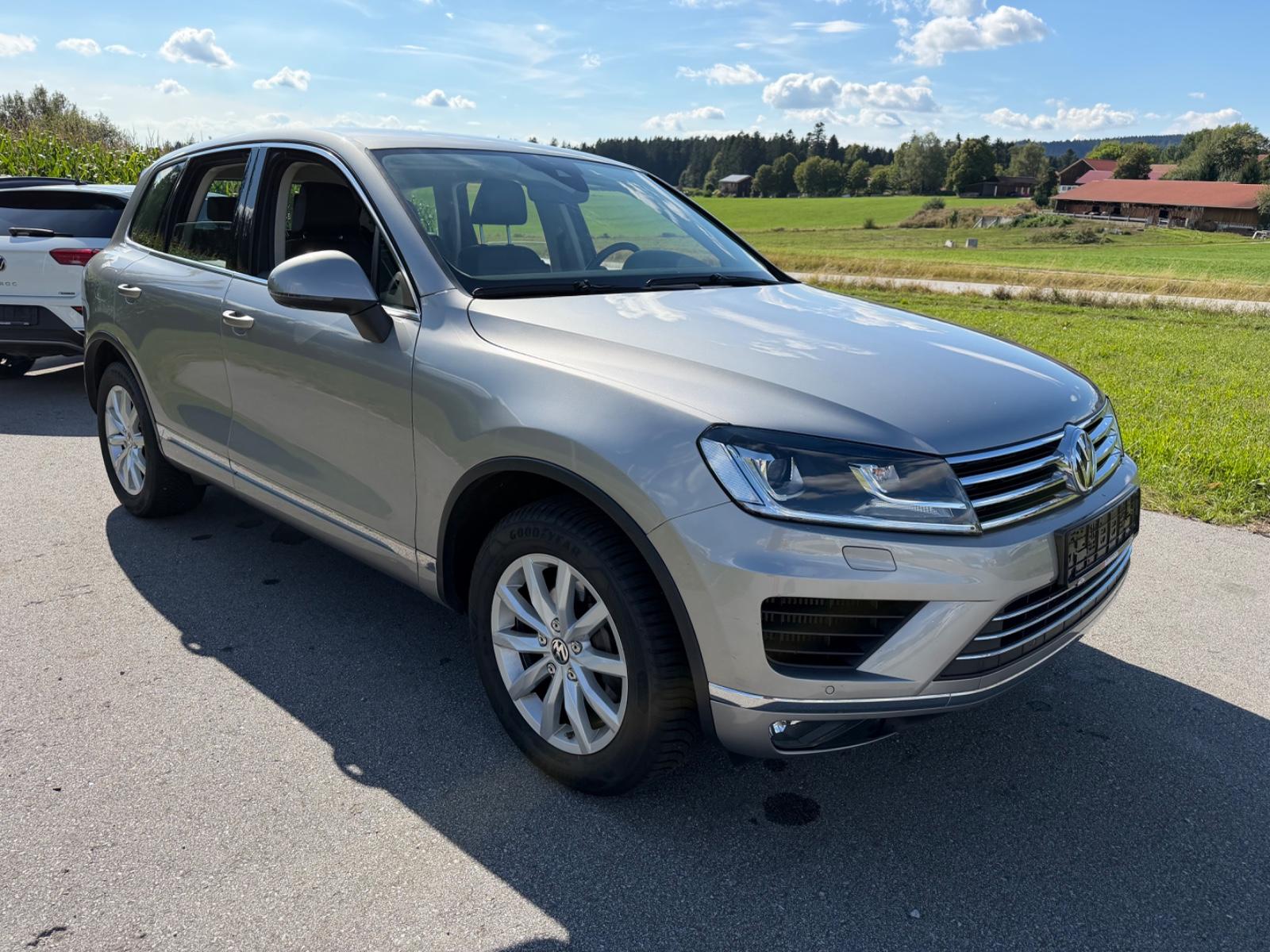 Volkswagen Touareg 3.0 V6 TDI 262ch - Carnet entretien - Attelage - ACC - Bi-xénon