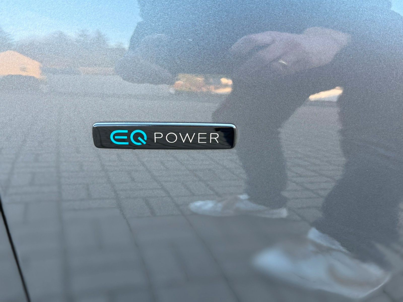 Fahrzeugabbildung Mercedes-Benz E 300 de T AMG+DISTRONIC+LENKASSI+360°+AHK+AMBIE