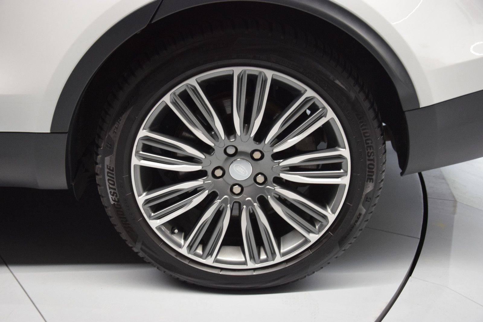 Fahrzeugabbildung Land Rover Discovery 5 HSE SDV6 Pano 7. Sitze Meridian 360°