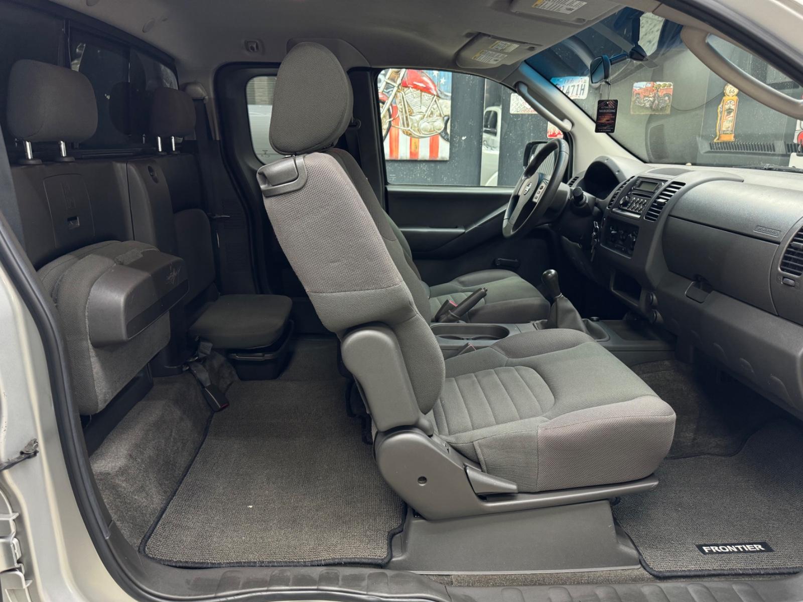 Nissan Frontier 2005 — photo 27