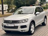Volkswagen Touareg V6 TDI BMT. AHK. Scheckheft. ACC. HU Neu - Volkswagen Touareg in Solingen