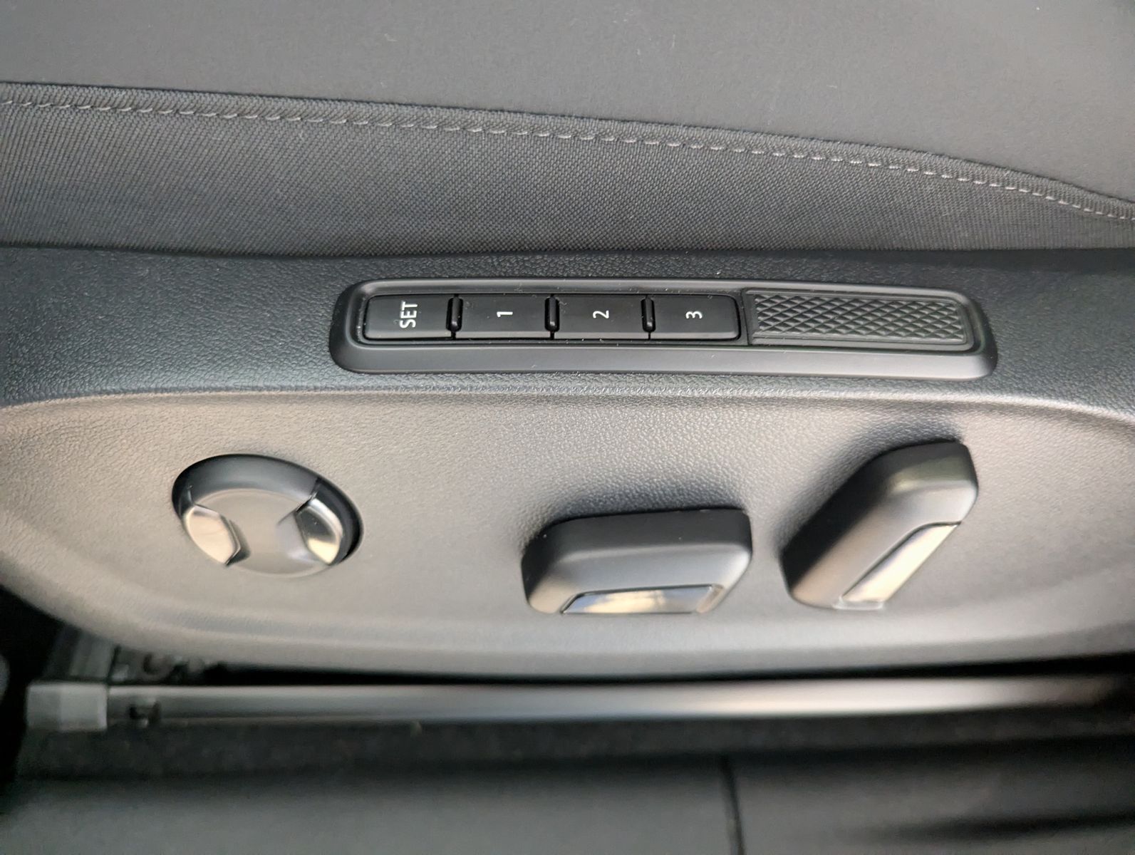 CUPRA Terramar 1.5eTSI HUD DCC Matrix Pano Sennh. 20" - Image 25