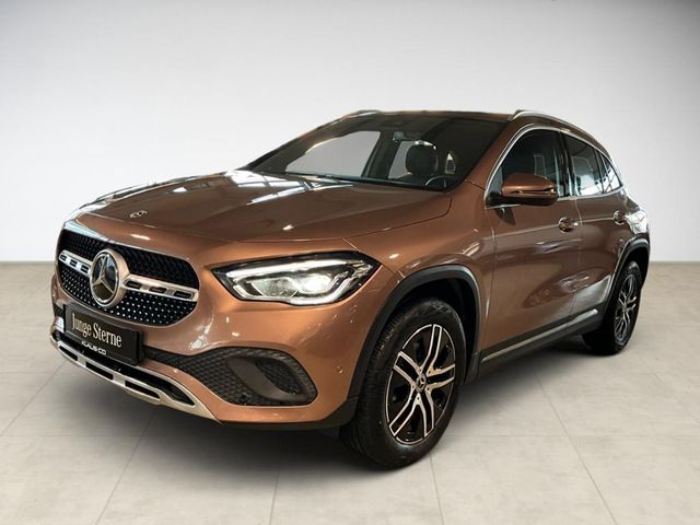 MERCEDES-BENZ GLA 200 Progressive AUT Kam. KeyLess KlimaA LED