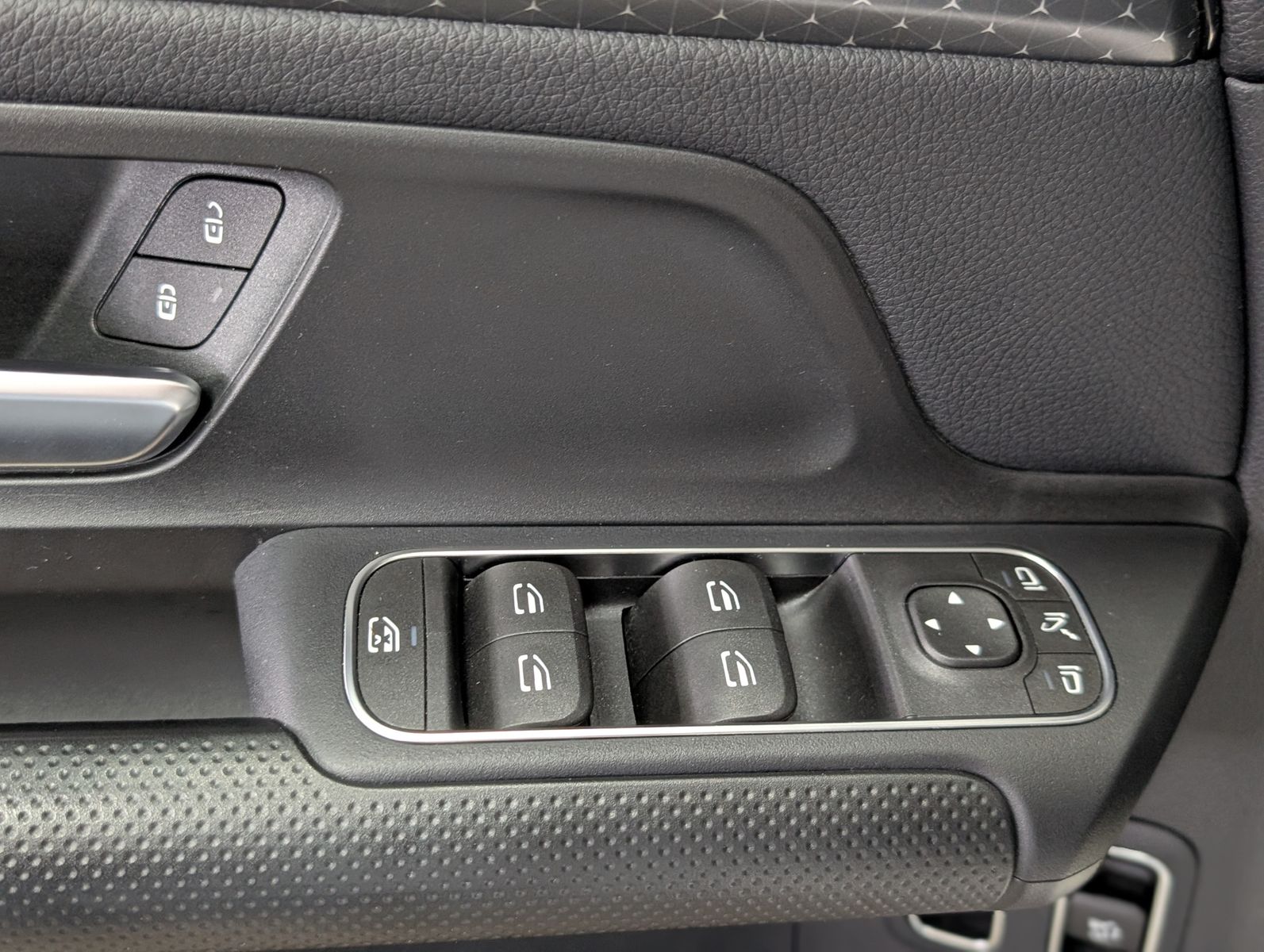 Fahrzeugabbildung Mercedes-Benz GLA 250 e LED LEDER AHK SHZ MFL VIRT KAM WinterP