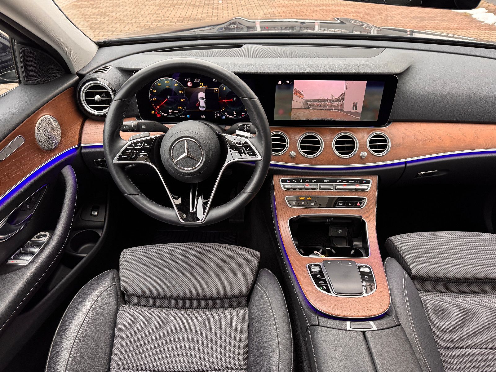 Mercedes-Benz E 220d 9G HUD/GLASDACH/360°/DISTRONIC/BURMESTER foto 17