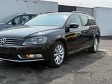 Volkswagen Passat 2.0/PANO/KLIMA/Tempomat/103KW/PDC/ - Volkswagen Passat aus 2012 mit Diesel-Antrieb