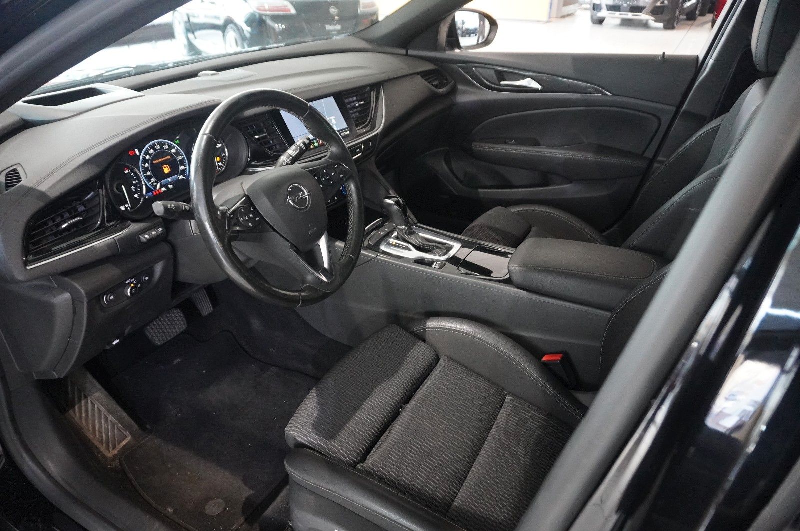Fahrzeugabbildung Opel Insignia B ST 2.0D ELEGANCE NAVI/HUD/KAMERA/AHK