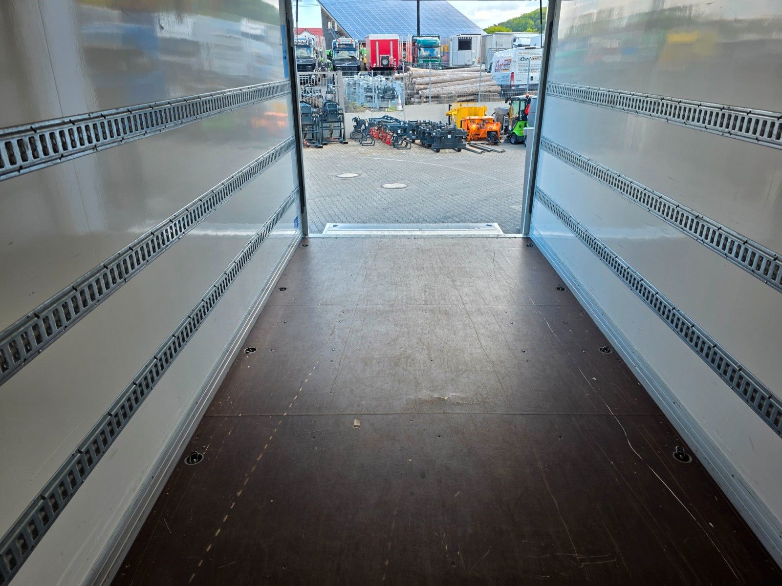 Fahrzeugabbildung Iveco Eurocargo ML75E16 LBW 1.000kg Klima Schalter