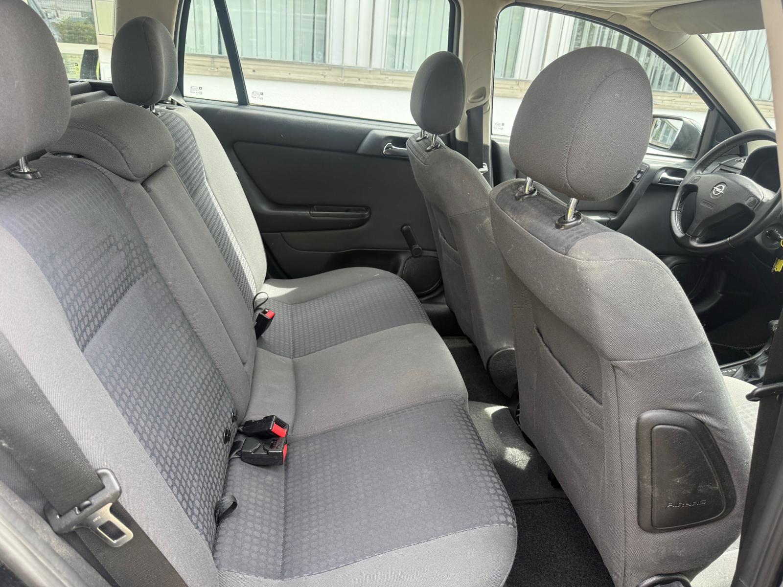 Opel Astra 2004 — photo 11
