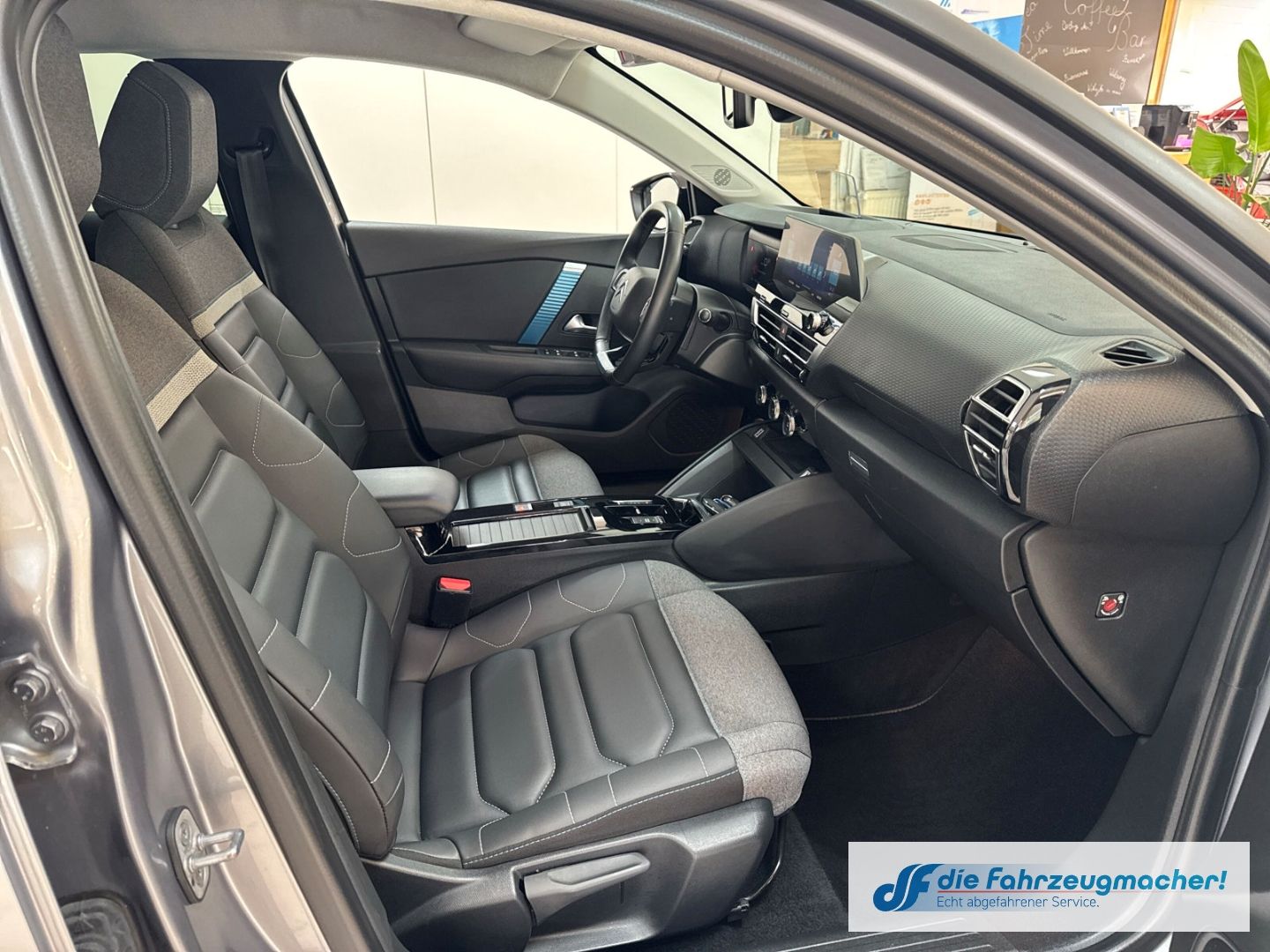 Fahrzeugabbildung Citroën C4 E- Shine HUD Navi 360 Kamera LED Apple CarPla