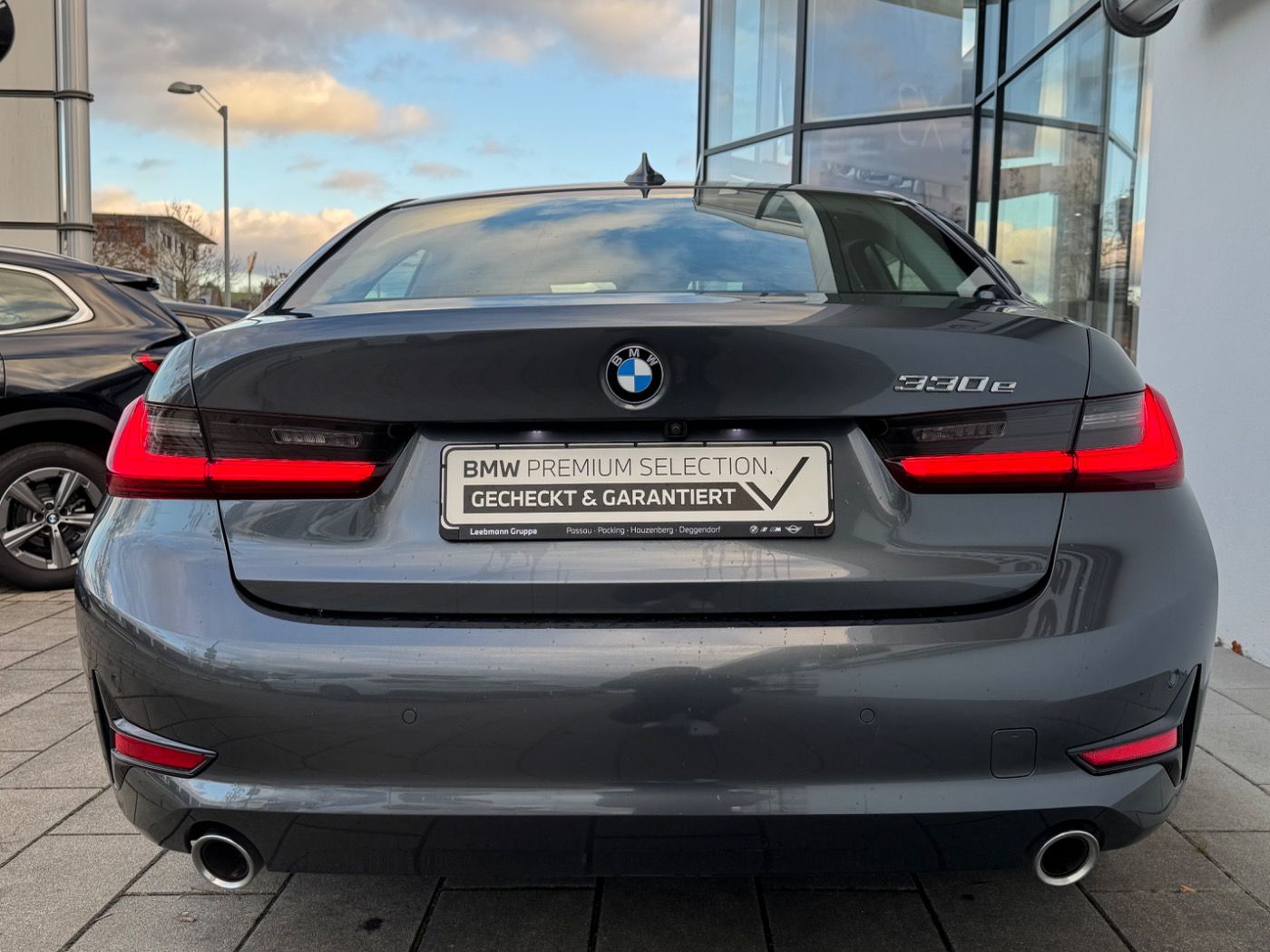 Fahrzeugabbildung BMW 330e Lim. Adv. DA-PRO/HUD/LASER 2 JAHRE GARANTIE