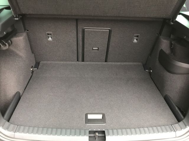 Skoda Karoq 1.0 TSI Drive *2xPDC*AHK*CAM*MATRIX*SHZ*