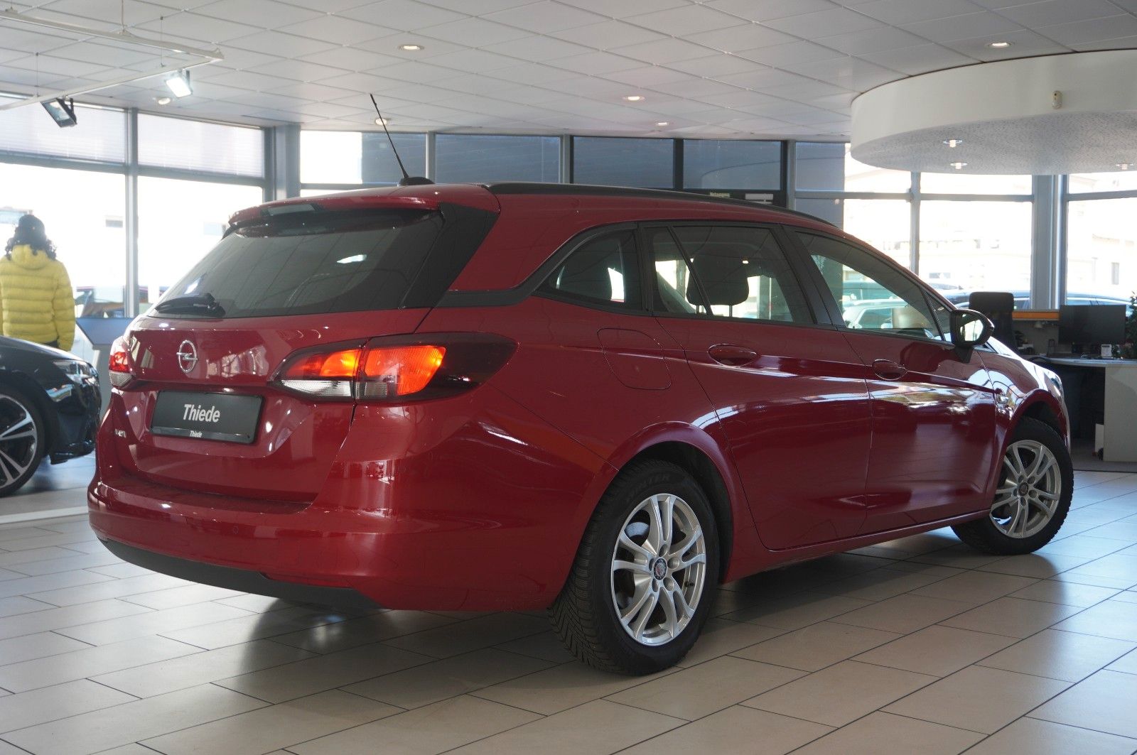 Fahrzeugabbildung Opel Astra K ST 1.2T BUSINESS NAVI/LED/SHZ/TEMP./DAB+