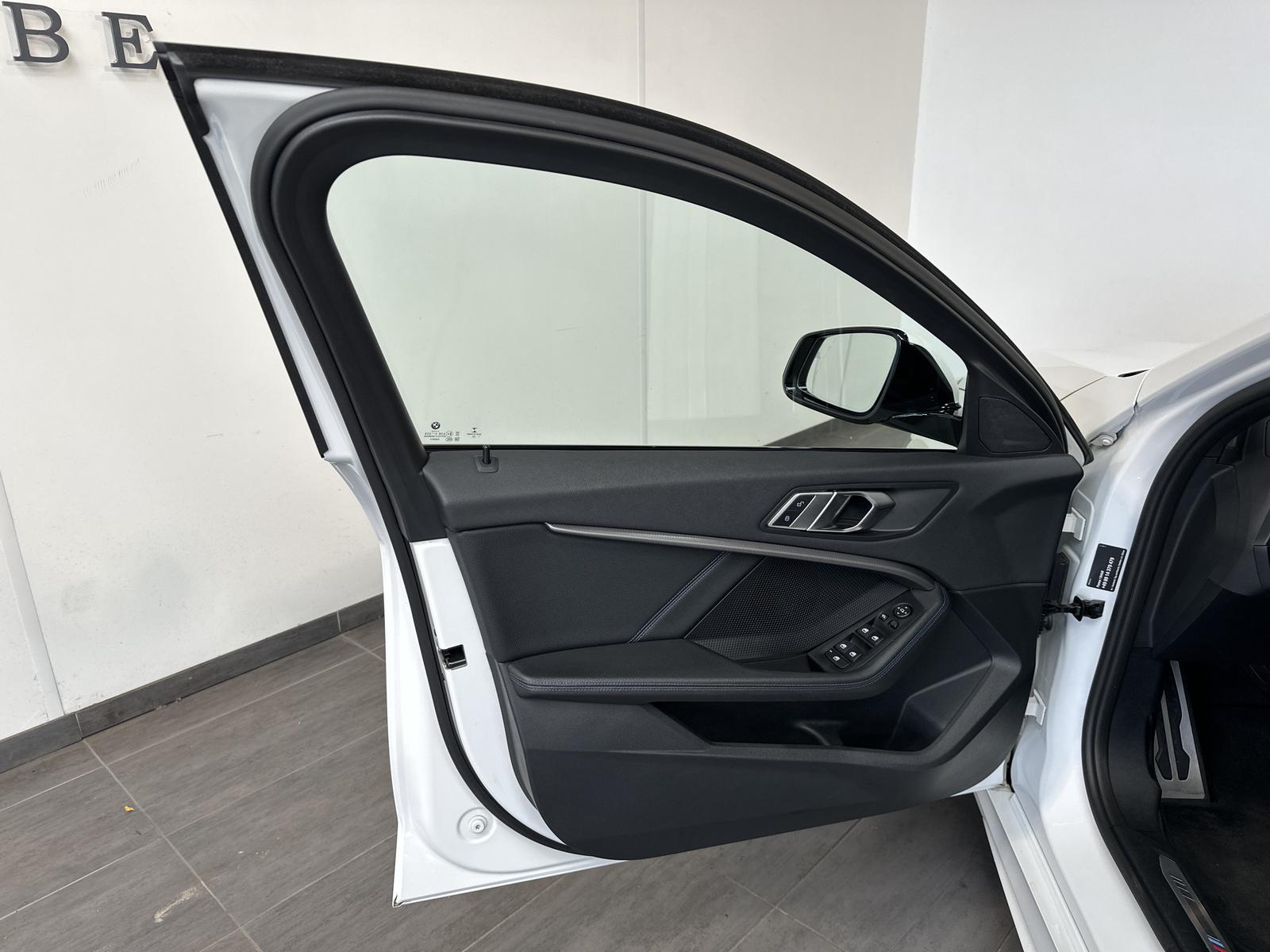 BMW 1 Series i M-Sport NAV+LED+PANORAMA+SHZ+VCOCK, миниатюра 6