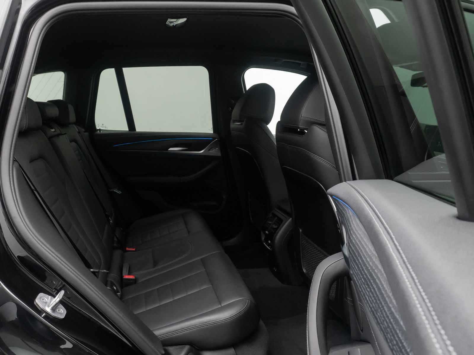 Fahrzeugabbildung BMW X3 xD30e M Sport Komfort AHK HUD DAB 360°HiFi