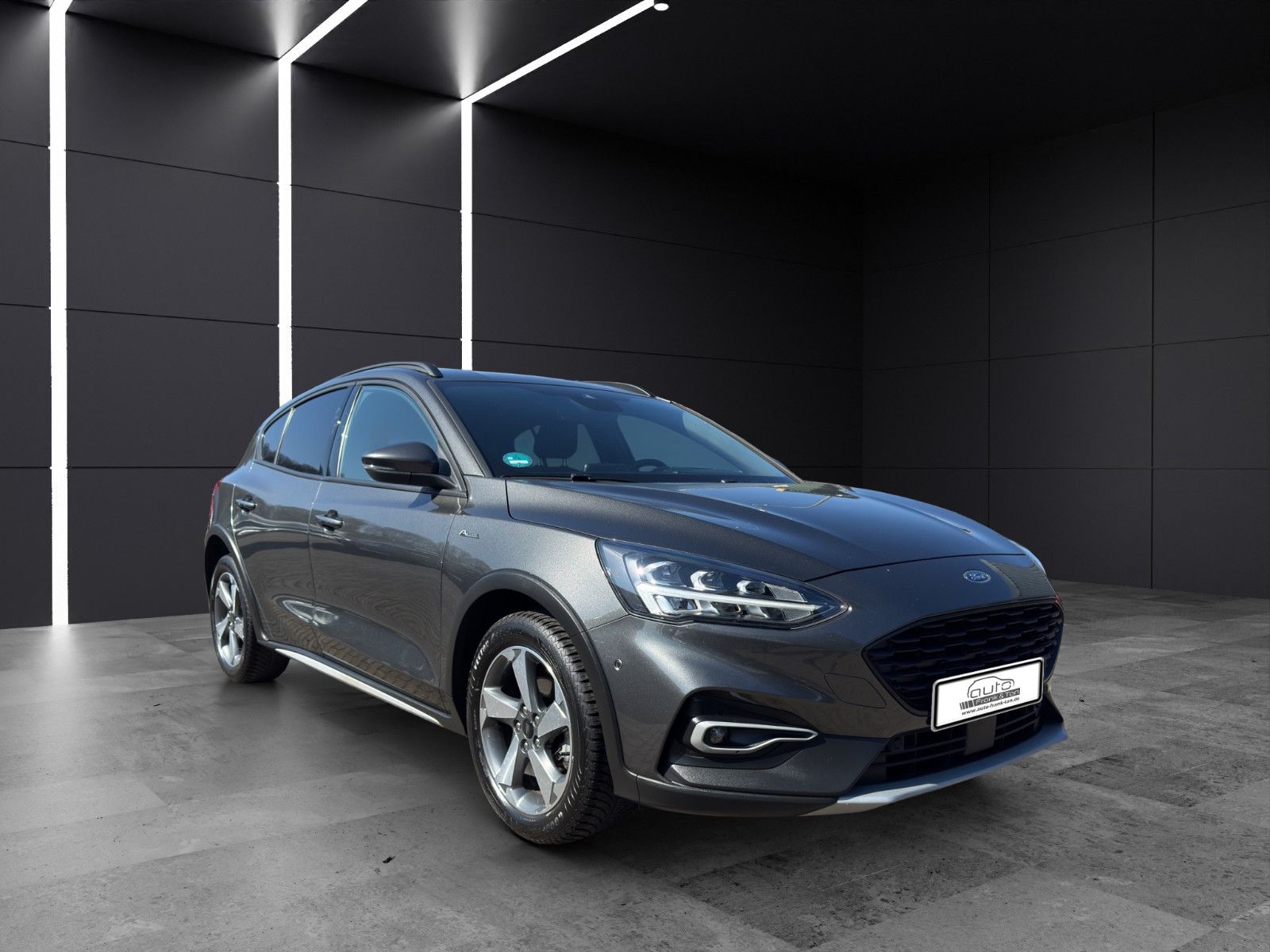 Fahrzeugabbildung Ford Focus Lim. Active X*Ahk*Kamera*Head-Up*LED*