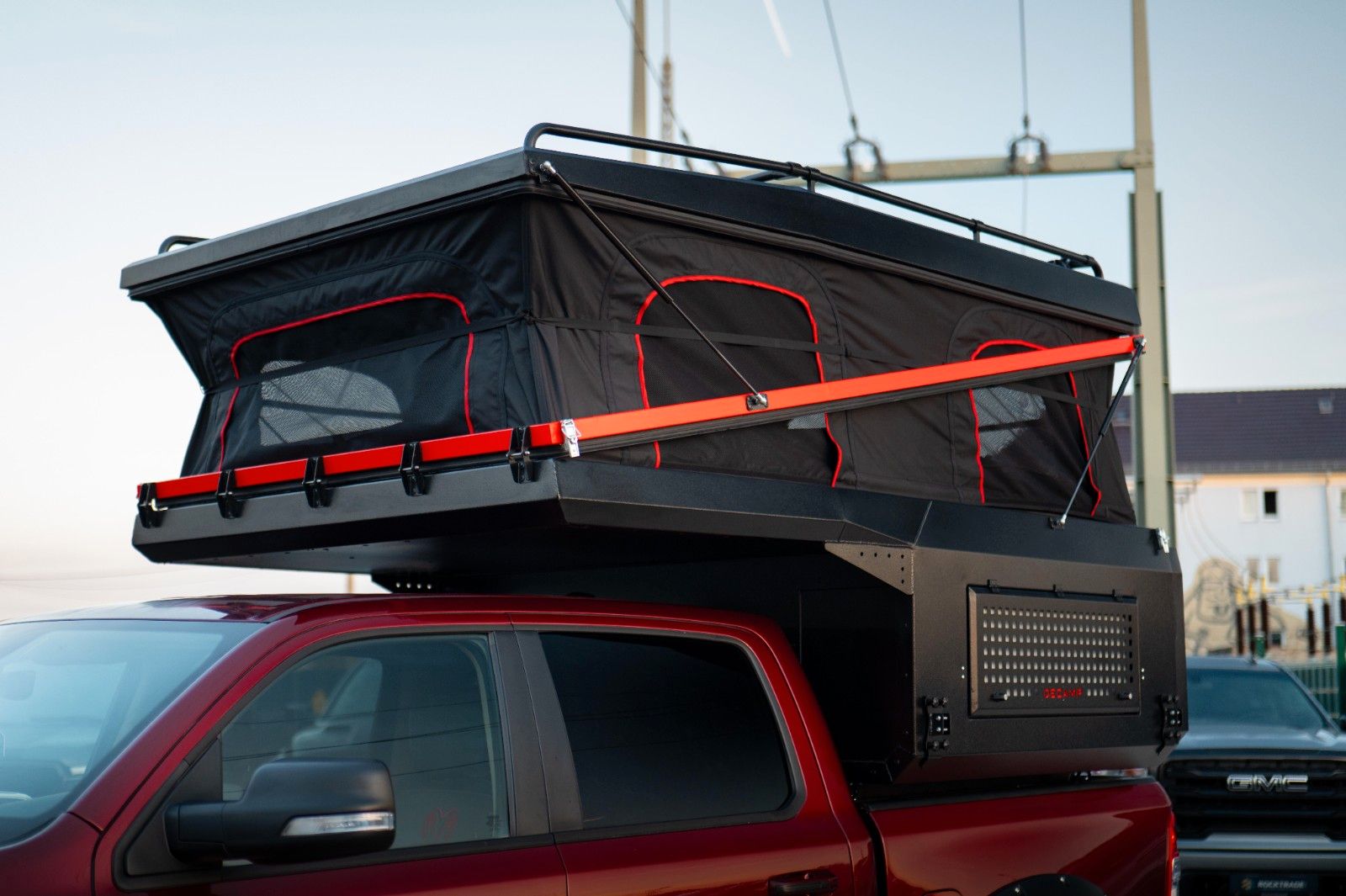 Fahrzeugabbildung Dodge RAM 5.7 V8 4x4 + DECAMP BACKPACK Camper Autark