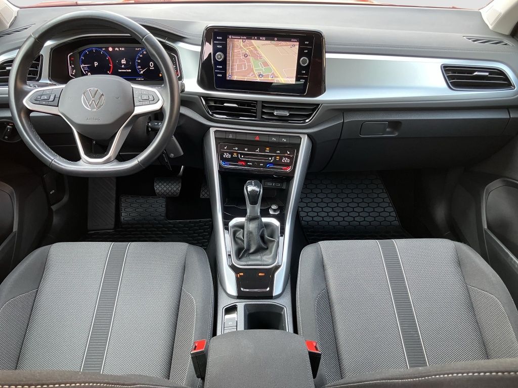 Fahrzeugabbildung Volkswagen T-Roc 1.5 TSI Life SITZH*NAVI*LED*KLIMAAUT*SITZH