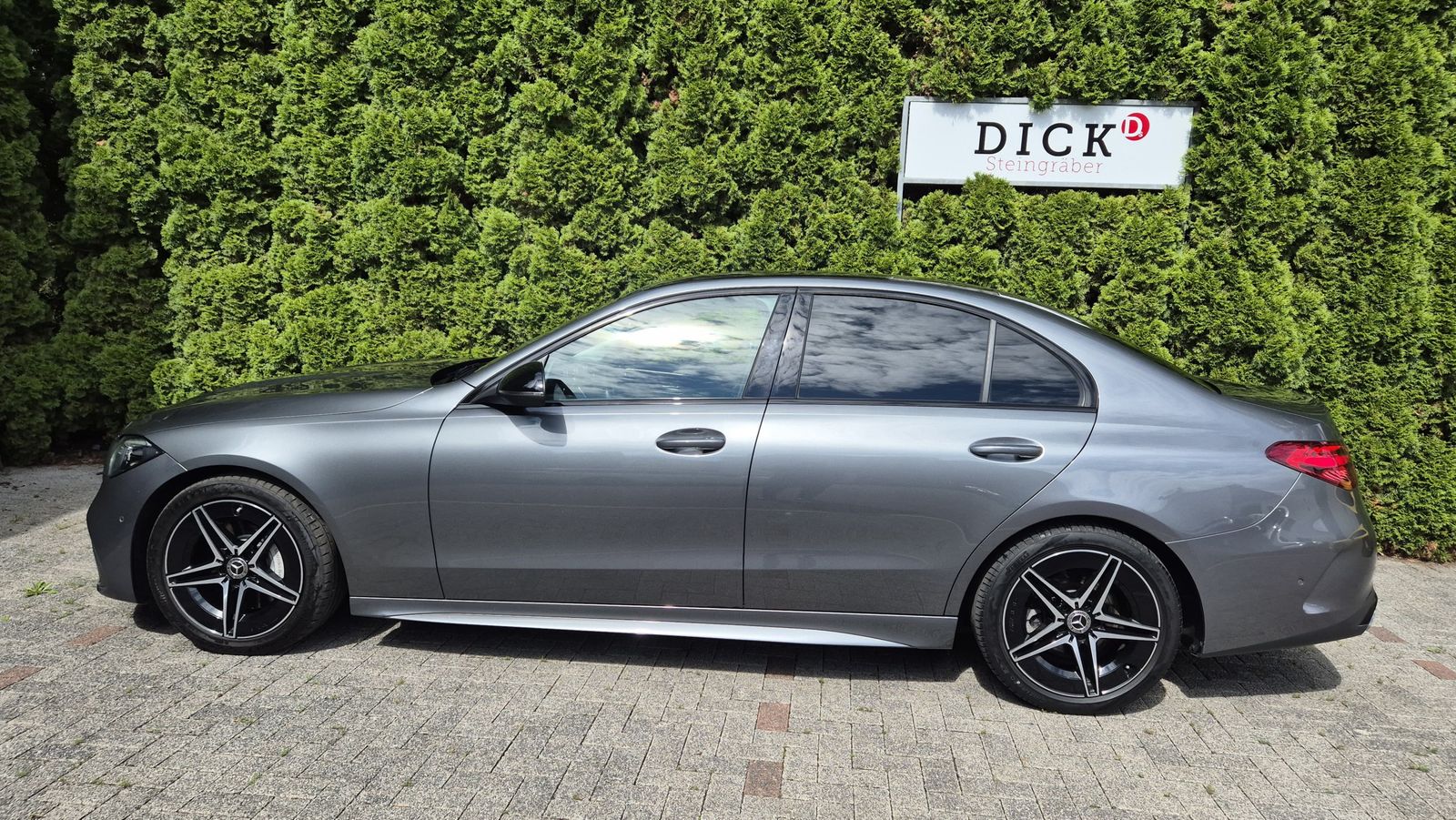 Fahrzeugabbildung Mercedes-Benz C 180 Lim. 9G AMG LINE NIGHT+LED+MBUX+KAMERA+SHZ