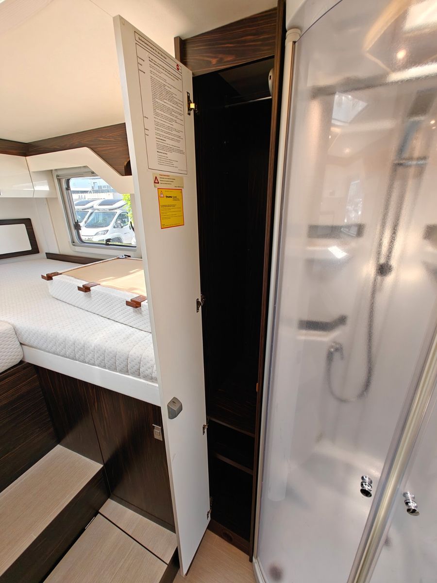 Fahrzeugabbildung Bürstner Elegance I 728 G - 150PS, SAT, TV, Navi, 2x AGM