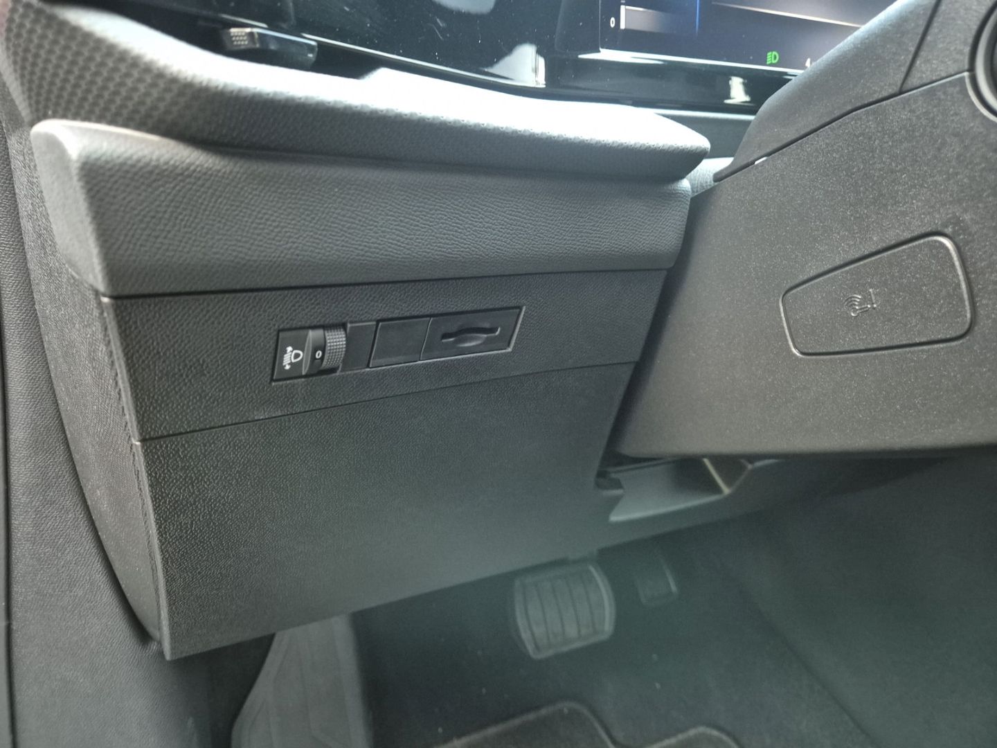 Fahrzeugabbildung Opel Astra 1.5 D EU6e L Sports Tourer Edition LED App