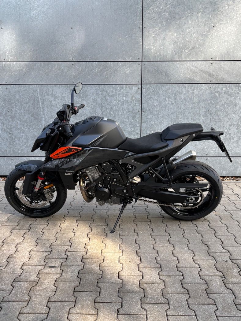 Fahrzeugabbildung KTM 990 Duke Modell 2024