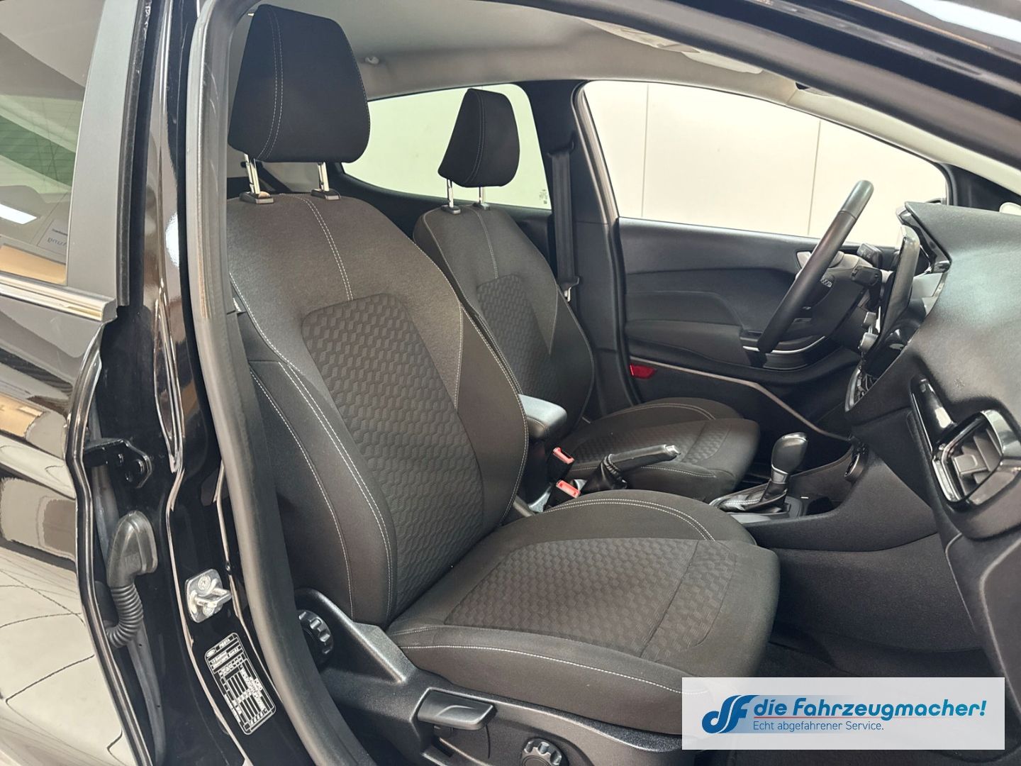 Fahrzeugabbildung Ford Fiesta Titanium X Navi LED Blendfreies Fernl. Ku