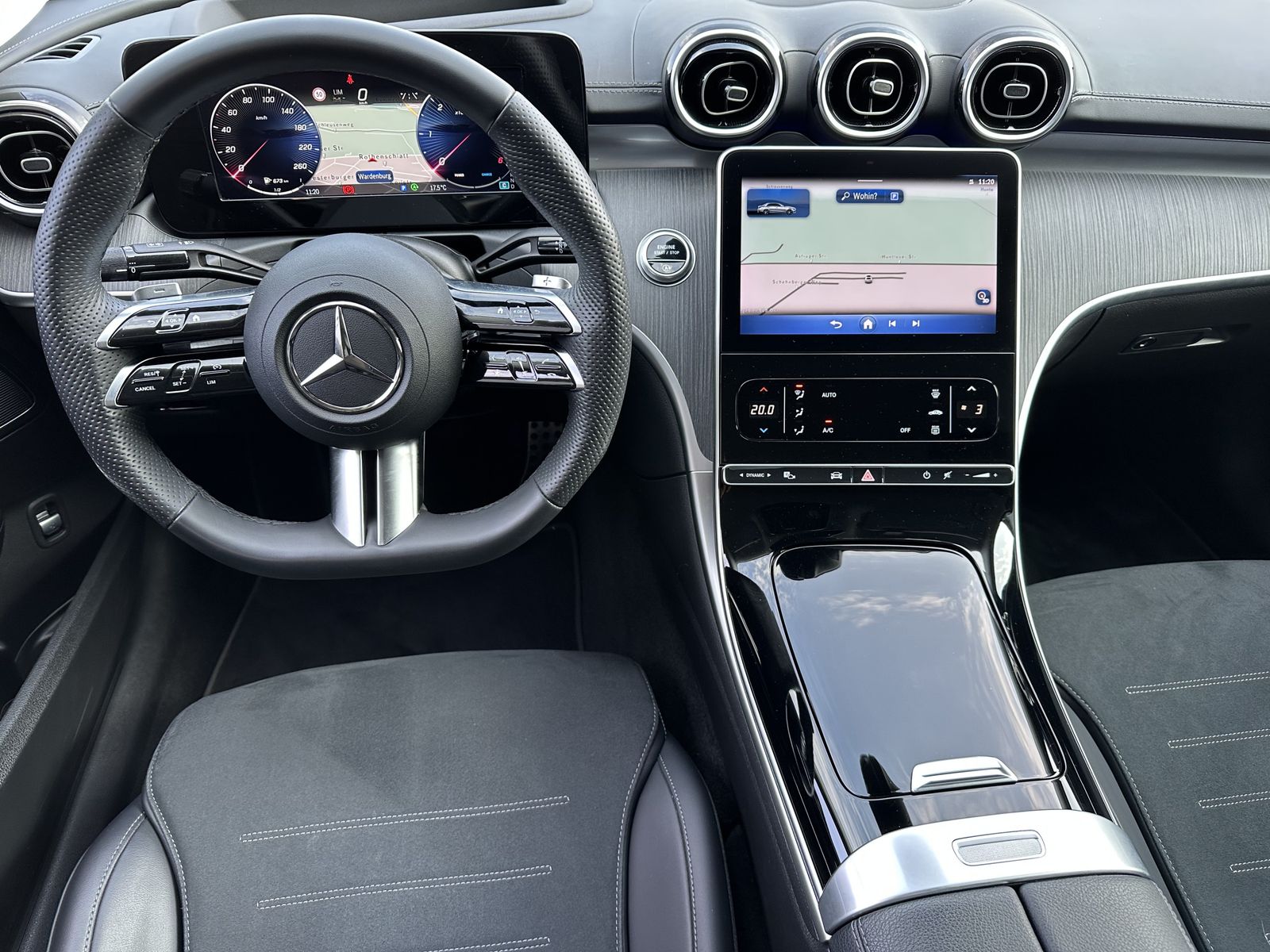 Fahrzeugabbildung Mercedes-Benz C 200d AMG-Line NAV+LED+KAM+HUD+VCOCK+CARPLAY+PP