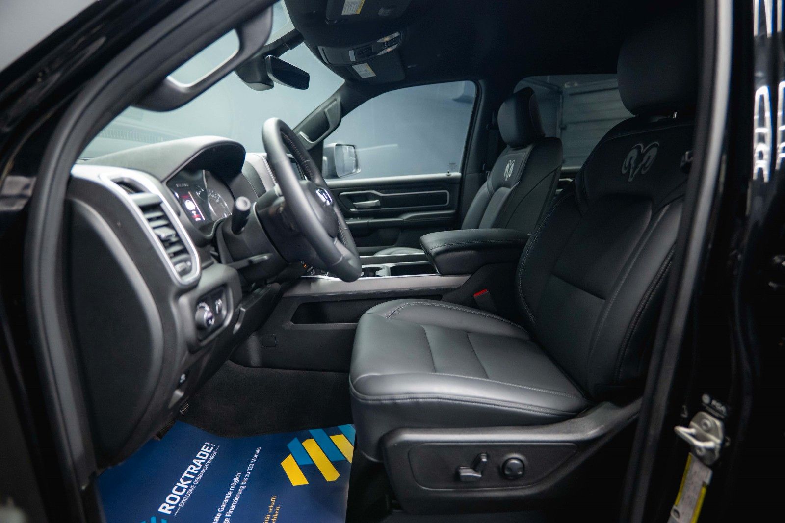 Fahrzeugabbildung Dodge RAM 5.7 V8 HEMI 4x4 OFFROAD Night-Paket *LED*19%