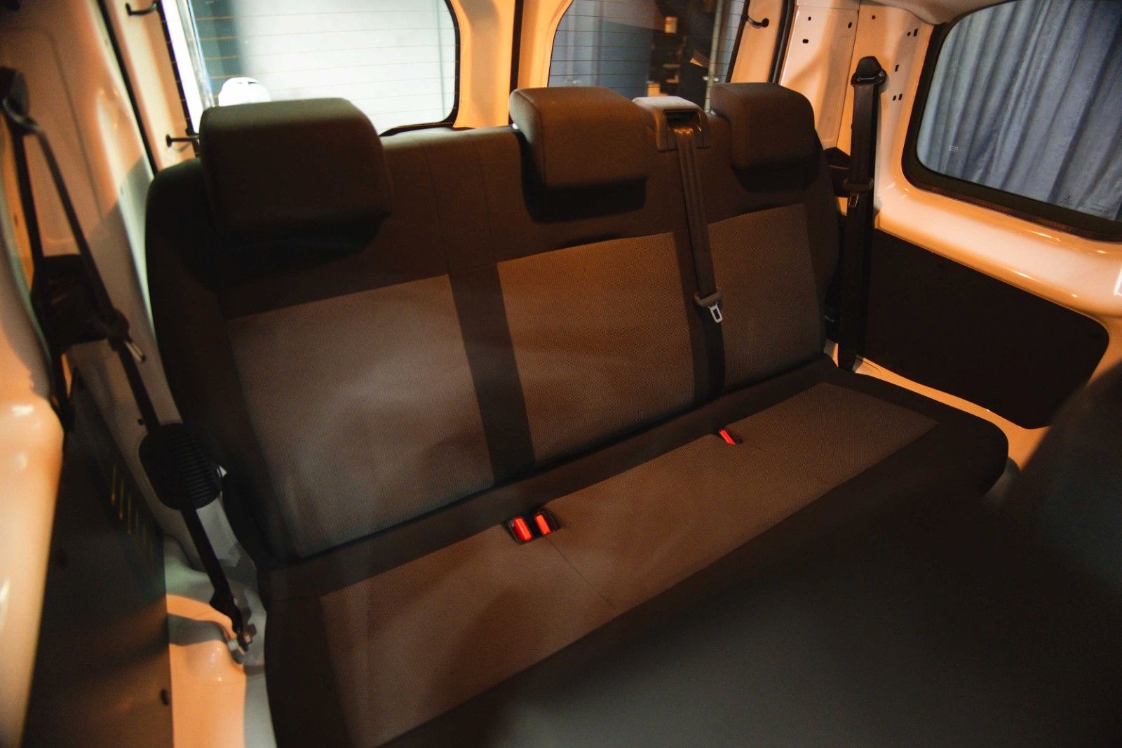 Fahrzeugabbildung Opel Vivaro Kombi S | 9 Sitze | Klima | DAB | TÜV NEU