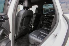 PORSCHE Cayenne S Diesel/ LUFTFAHR. PASM / PDLS+/ BOSE PORSCHE Cayenne S Diesel/ LUFTFAHR. PASM / PDLS+/ BOSE