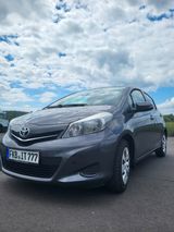 Toyota Yaris 1,33-l  BJ 2014  137tKM NAVI/KLIMA/SHZ  - Toyota Yaris mit Benzin-Antrieb: Kleinwagen, Klimaautomatik, 1.3