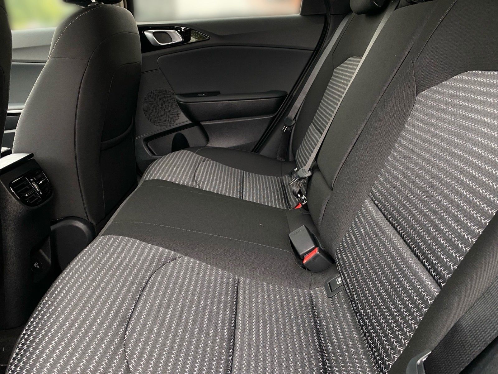 Fahrzeugabbildung Kia Ceed 1.5 T-GDI 48V DCT Ultimate Edition STY SND
