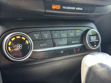 Ford Fiesta EcoBoost 1.0 KAMERA CARPLAY KLIMA