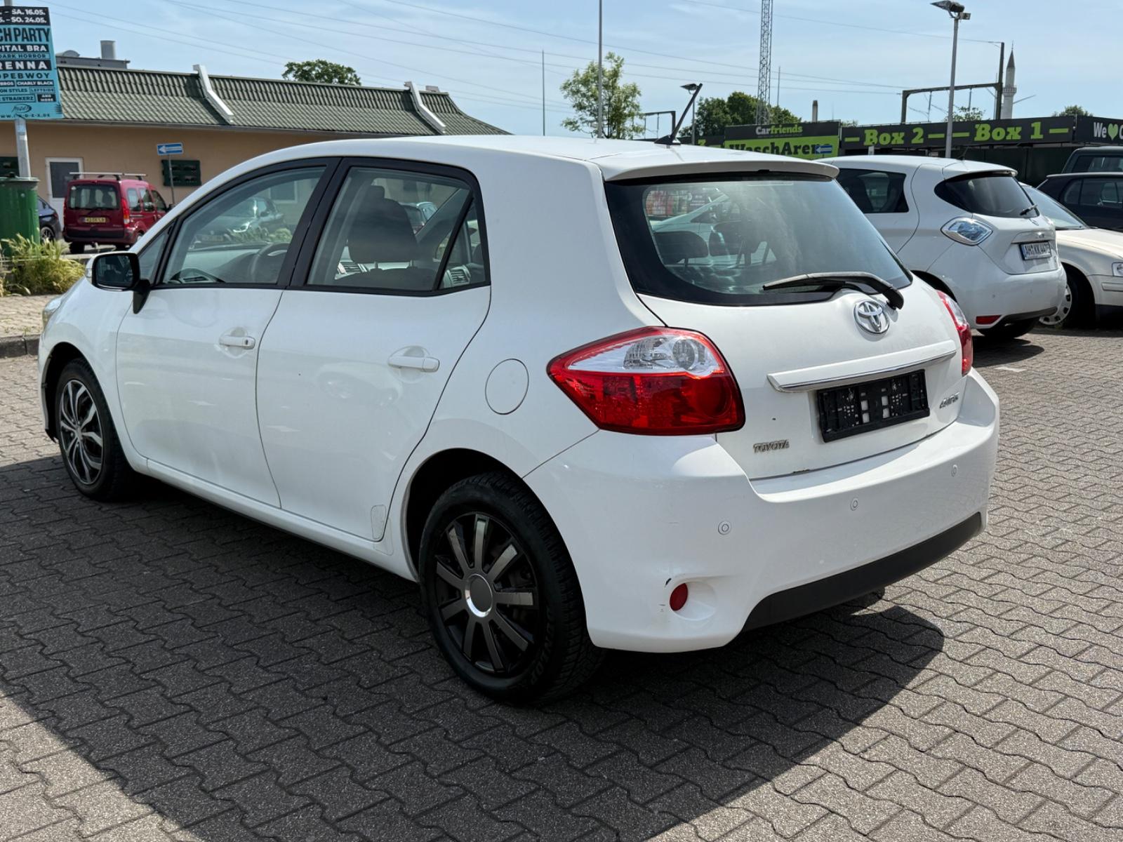 Toyota Auris Life+