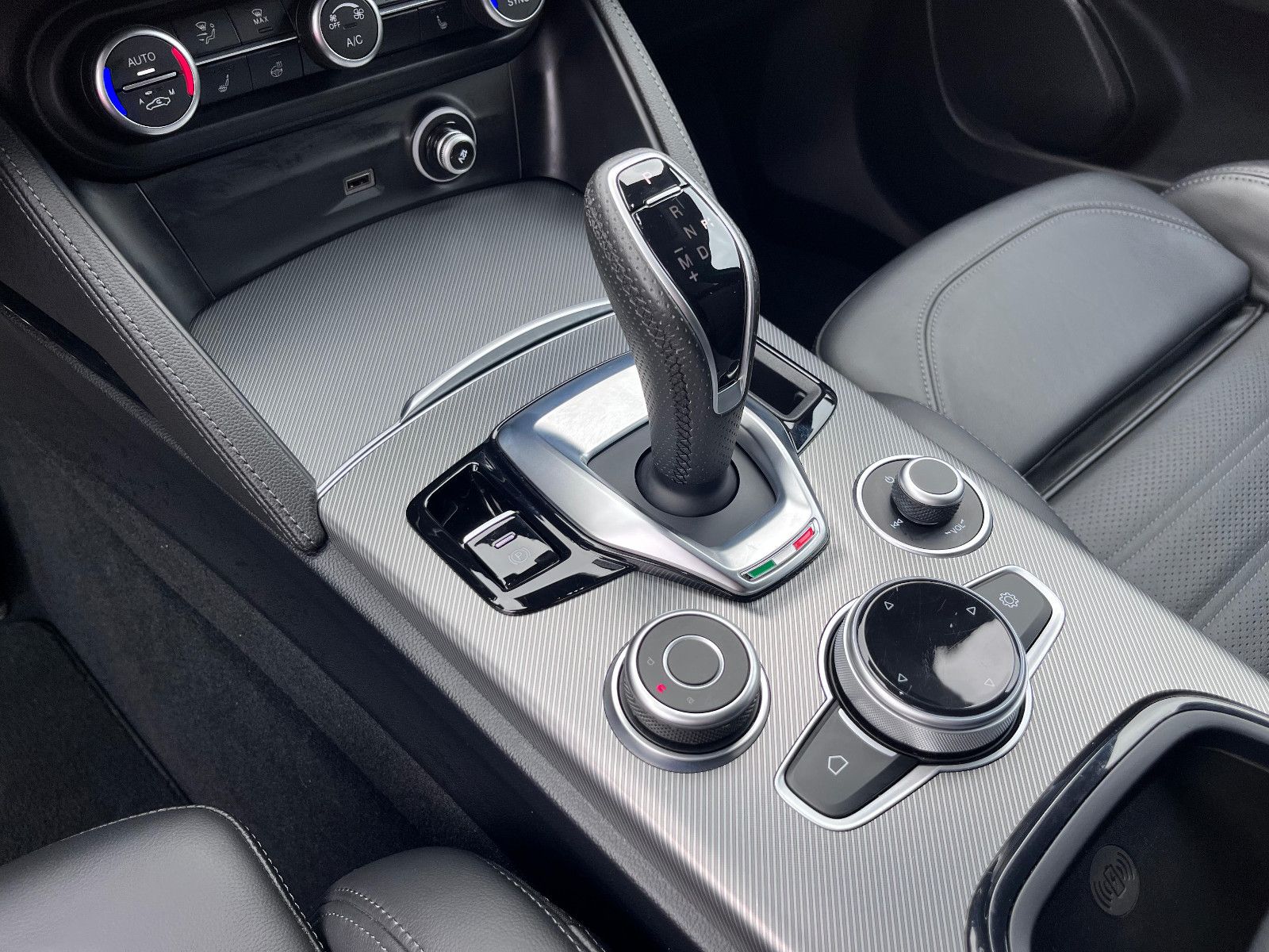 Fahrzeugabbildung Alfa Romeo Stelvio Veloce Q4