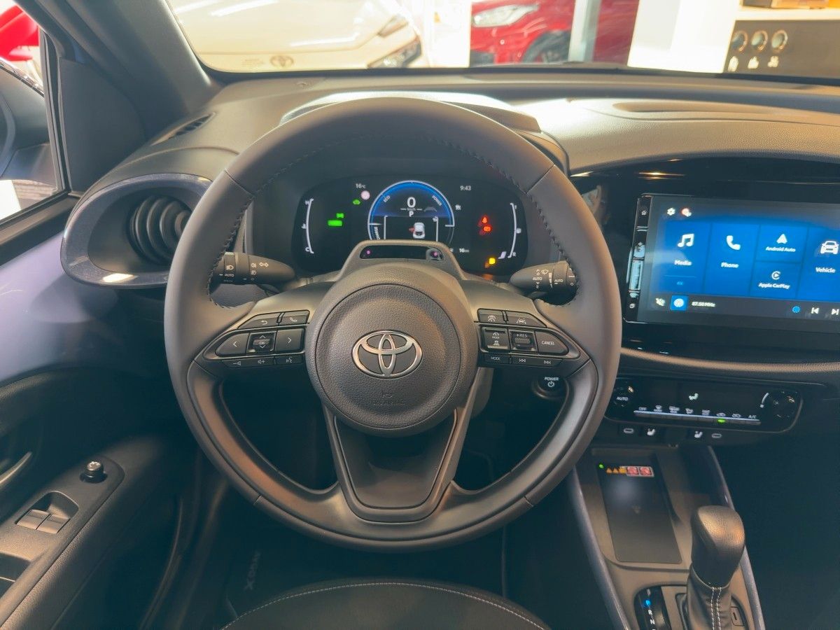 Fahrzeugabbildung Toyota 1,5 Hybrid Teamplayer *SHZ *RCAM *LED*