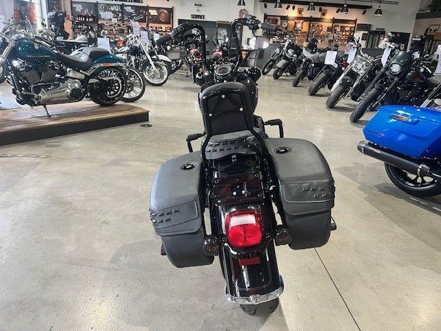 Fahrzeugabbildung Harley-Davidson Heritage Softail Classic 114cui Chicano Umbau