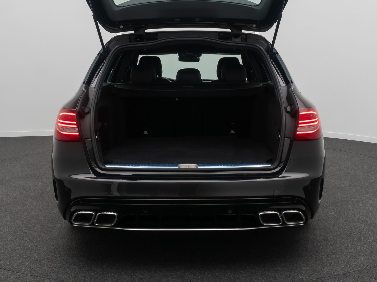 Fahrzeugabbildung Mercedes-Benz C 63 AMG Panorama DAB Burmester Komfort Voll