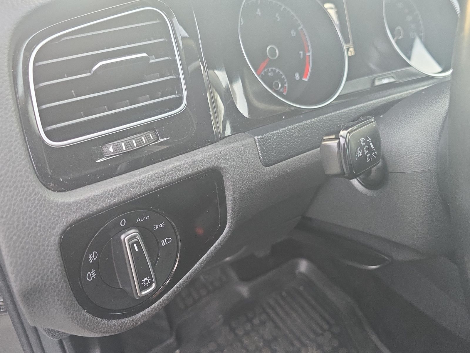 Fahrzeugabbildung Volkswagen Golf VII  Highline BMT/NAVi/PDC/XENON