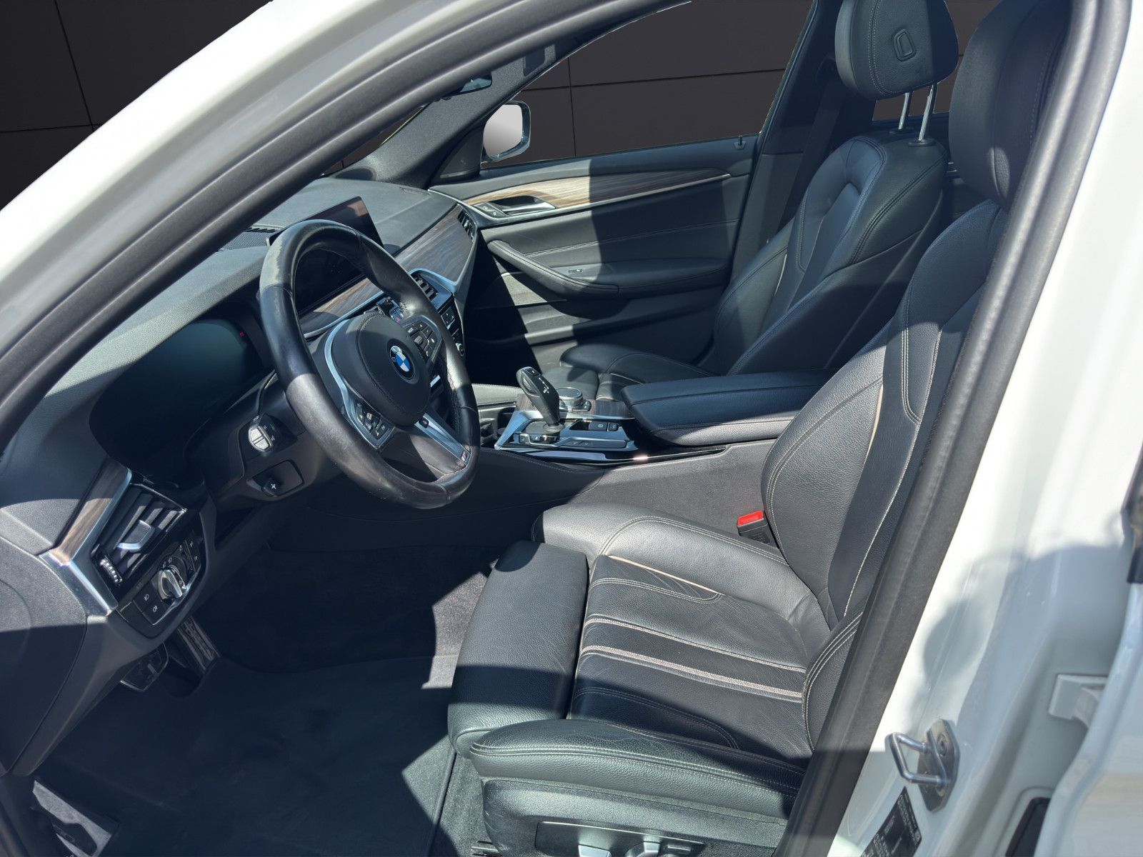 Fahrzeugabbildung BMW 540 d Touring xDrive MSport/2.Hand/Pano/H&K/
