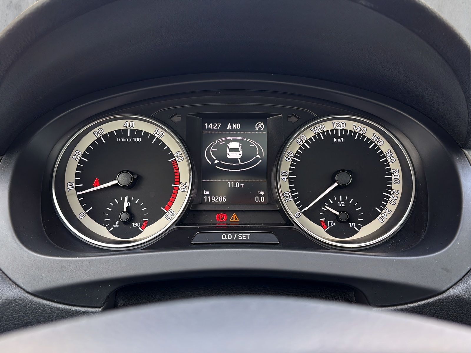 Fahrzeugabbildung SKODA Rapid 1.2i Edition NAVI PANORAMA XENON DAB PDC