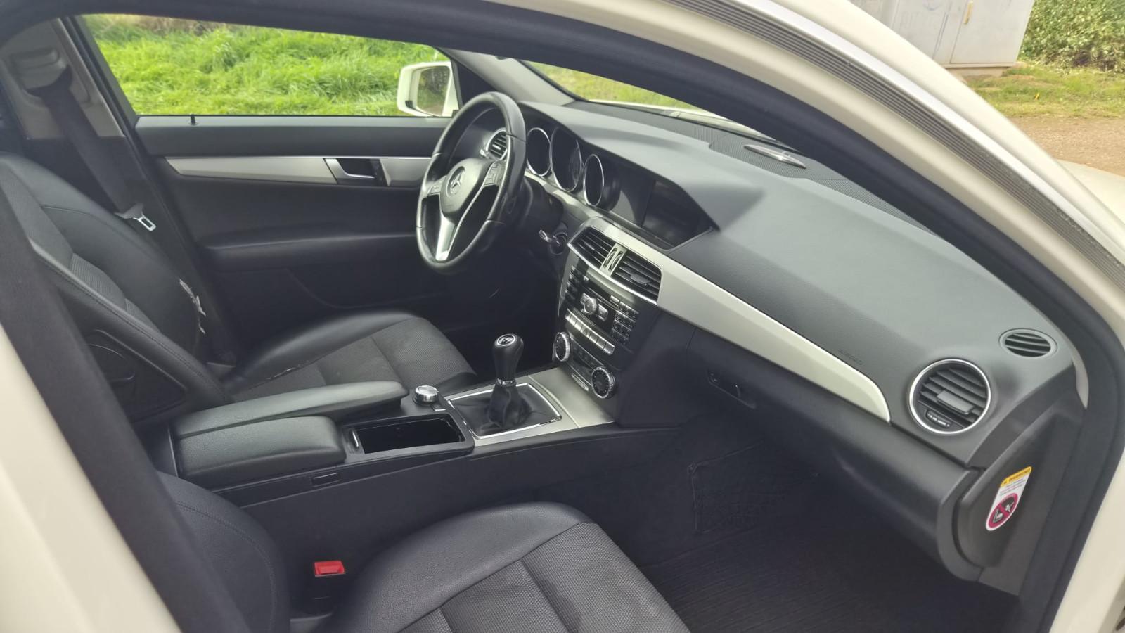 Mercedes-Benz C200 2011 — photo 8
